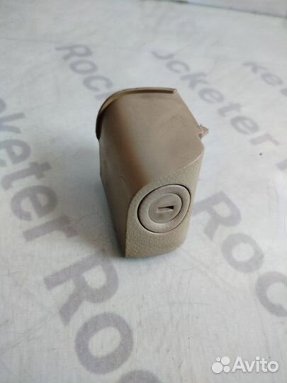 Личинка бардачка Nissan Fuga 2006