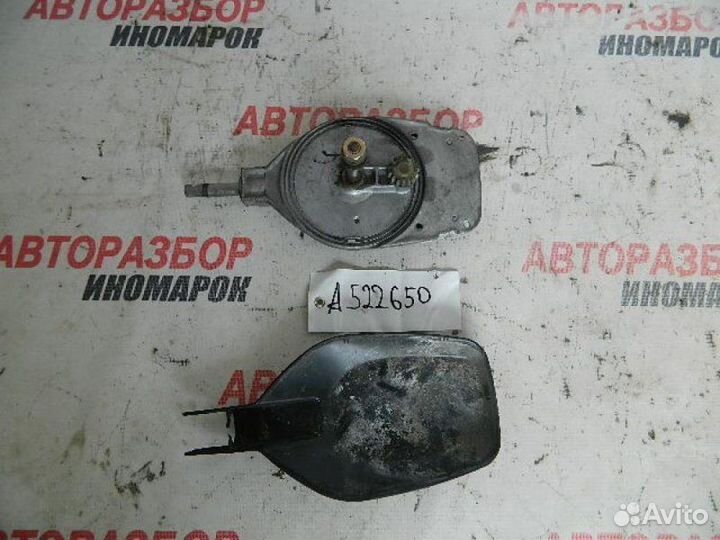 Держатель щетки стеклоочистителя Mercedes E W124