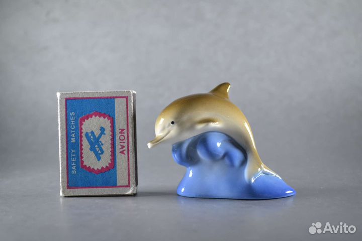 Дельфин-афалина фарфоровая статуэтка