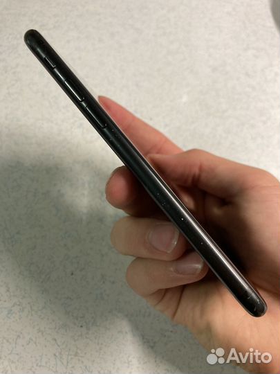 Телефон iPhone 7