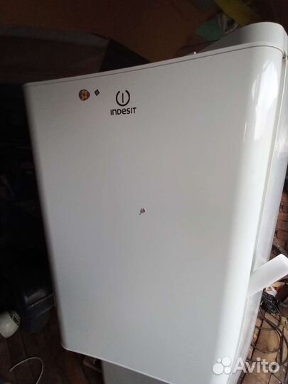 Холодильник indesit
