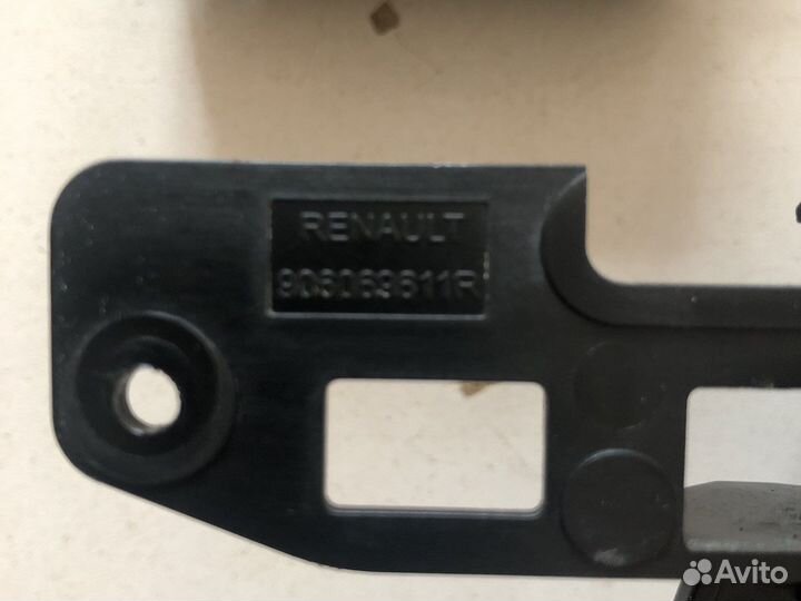 Кнопка открывания багажника Renault Duster