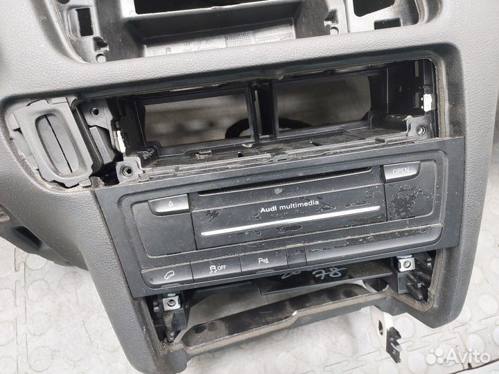 Панель передняя салона Audi Q5, 2011