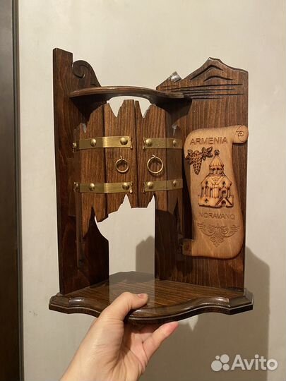 Статуэтка подставка под бутылку из дерева Армения
