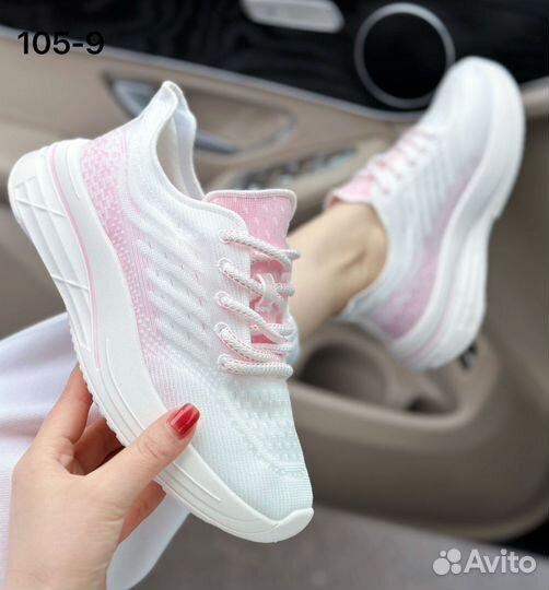 Кроссовки женские