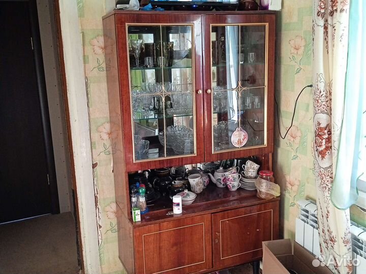 Отдам сервант