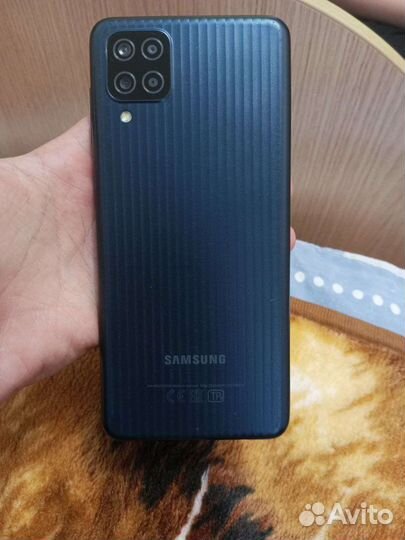 Телефон Самсунг м12