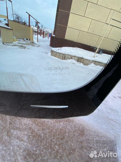 Лобовое стекло lexus is250 2014 года