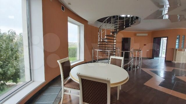 Дом 570 м² на участке 9 сот.