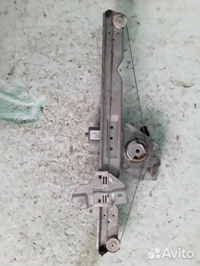 Стеклоподъемник передний правый Renault Duster 1