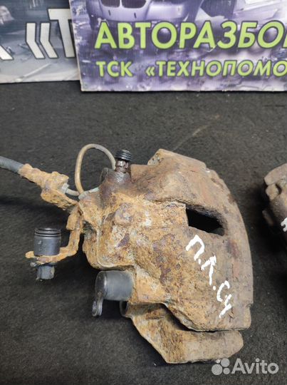 Передний суппорт Audi 100 C4