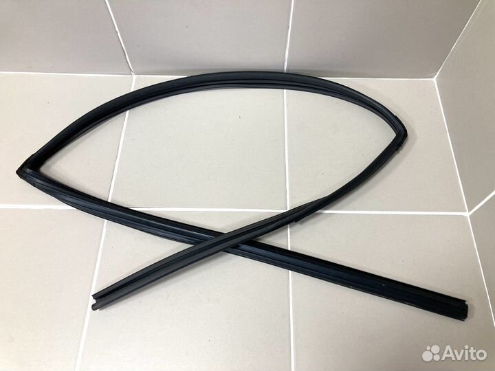 Уплотнитель стекла зад прав Ssang Yong Actyon NEW