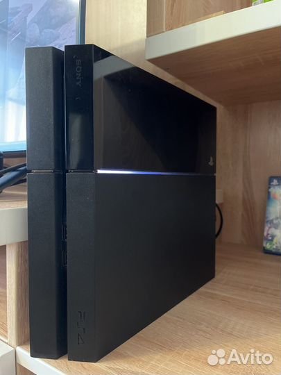 Продам PS4 (fat)