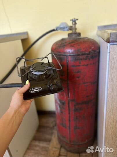Баллон и газовая плитка с редуктором