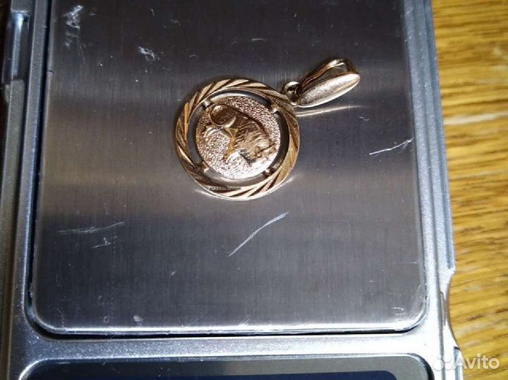 Золотая подвеска