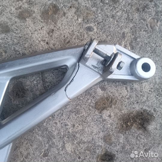 Крепление ножки пассажира