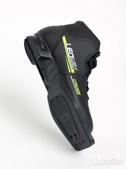 Ботинки лыжные размер 33, крепление NN75 мм