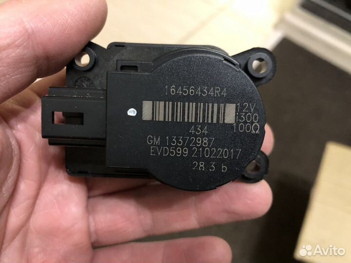 Электродвигатель заслонки отопителя