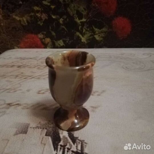 Бокалы, рюмки, виноградная лоза. Оникс