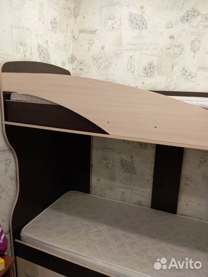 Двухъярусная кровать