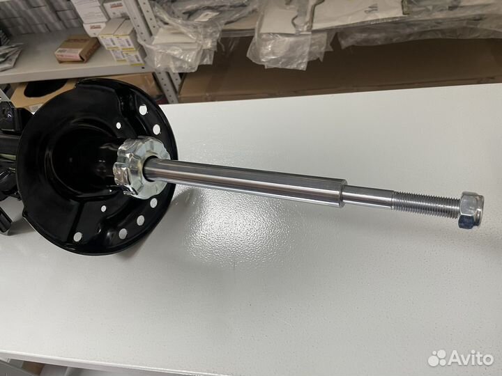 Амортизатор передний Cadillac SRX 2010-2016 Левый