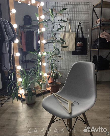 Гримерное зеркало с подсветкой