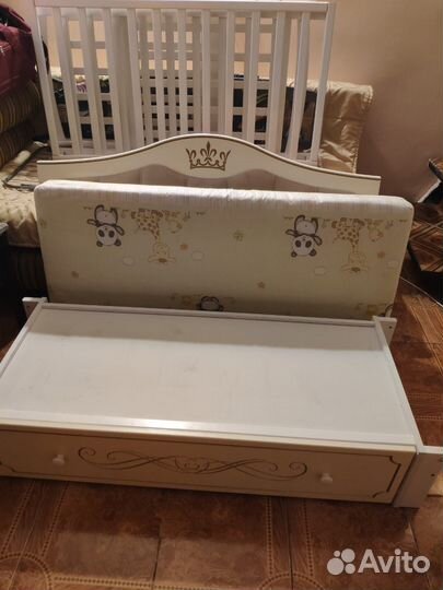 Детская кровать с пеленальным комодом