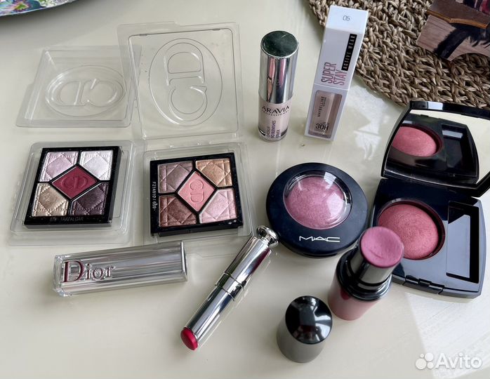 Набор косметики в одни руки