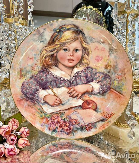 Тарелка Задумчивая Девочка Wedgwood