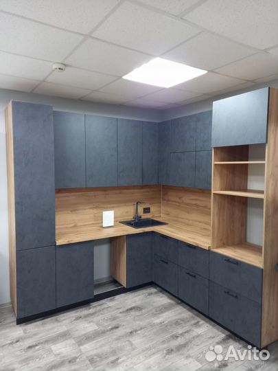 Кухня новая угловая