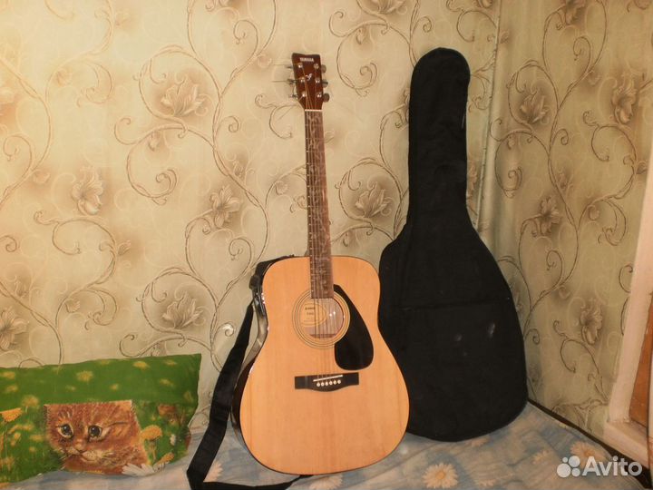 Эл/акустическая гитара Yamaha F-310 с компектом