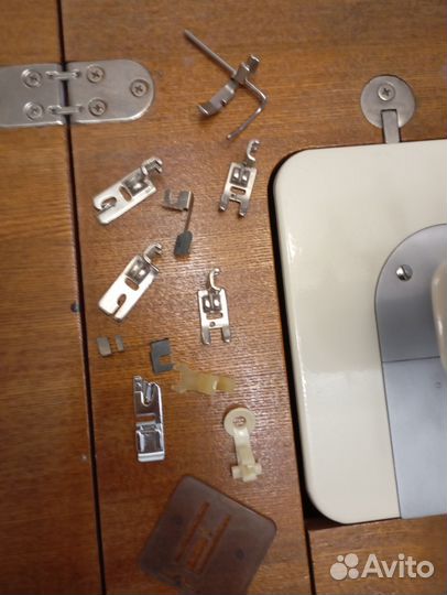 Швейная машина Чайка 142