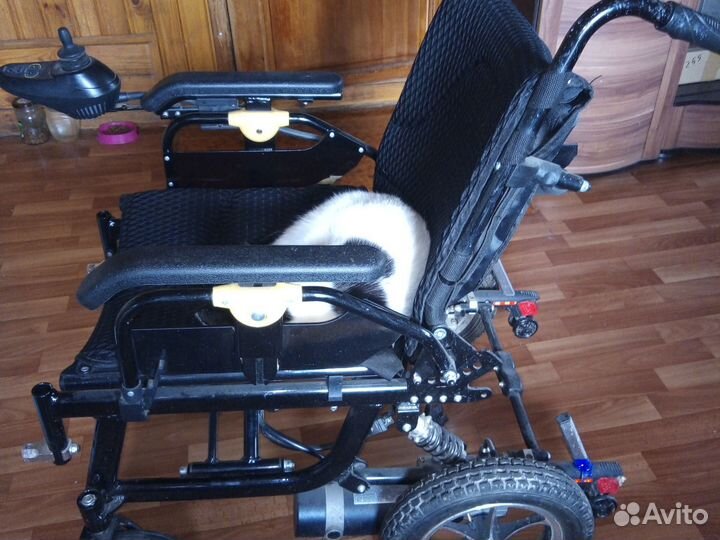 Инвалидная коляска с электроприводом