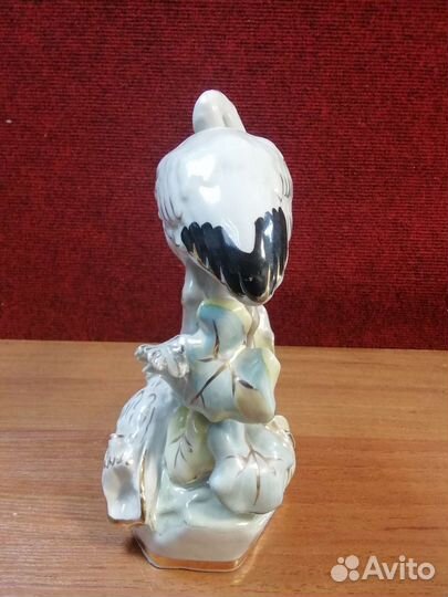 Фарфоровая статуэтка 