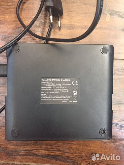 Зарядное устройство Dual Battery Charger DC-LCD