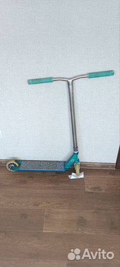 Трюковой самокат кастом в парк