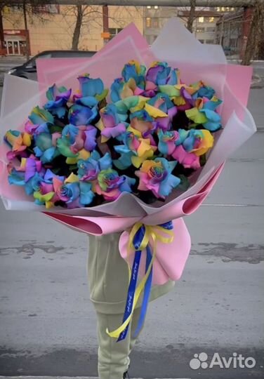 Букет из радужных роз