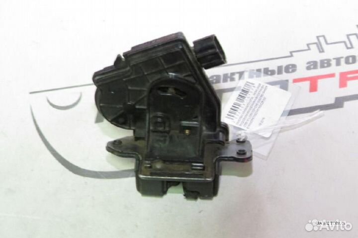 Замок багажника toyota. IST mark X ZIO noah prius