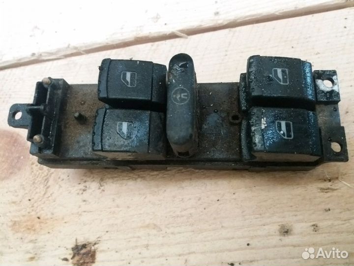 Блок кнопок Стеклоподъемников Passat B5