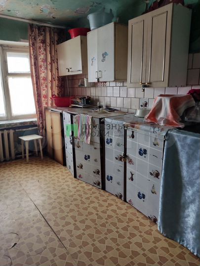Комната 11 м² в 8-к., 1/5 эт.