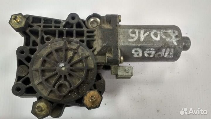 Моторчик стеклоподъёмника, правый DAF XF95 (01.02