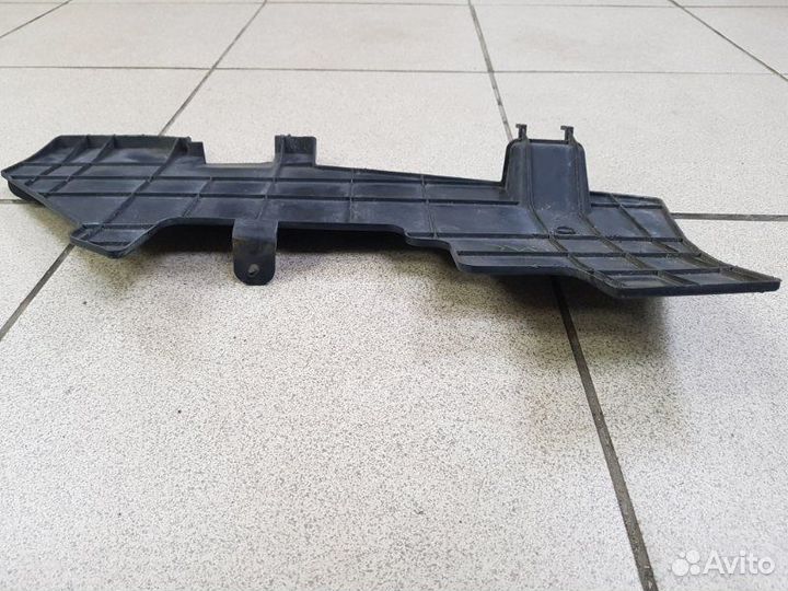 Дефлектор радиатора правый Toyota Avensis 3 270