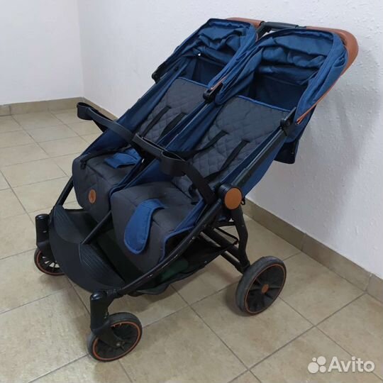 Коляска для двойни Acarento