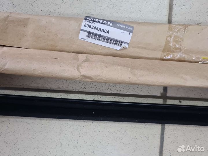 Уплотнитель стекла переднего правого