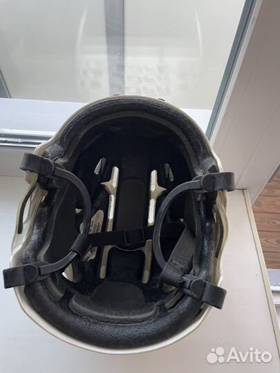 Хоккейный шлем