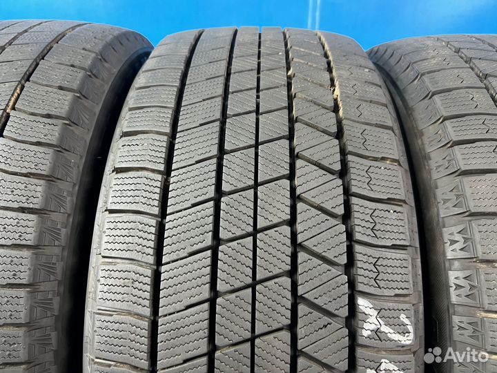 Bridgestone Blizzak VRX3 245/40 R18 93Q