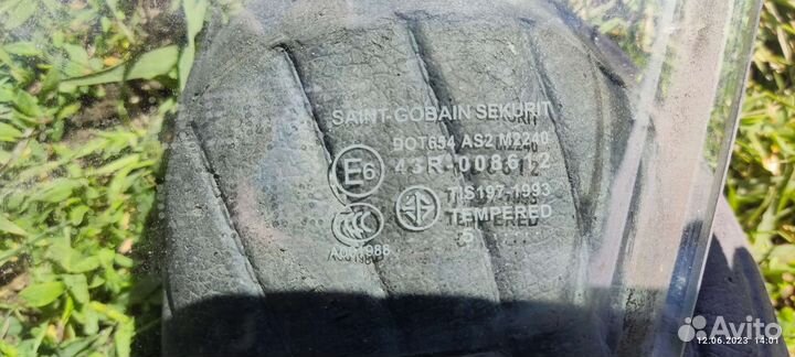 Боковое стекло Мазда 3