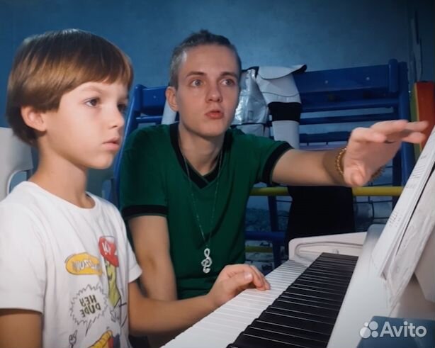 Преподаватель фортепиано, сольфеджио и музыки