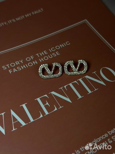 Серьги в стиле Valentino