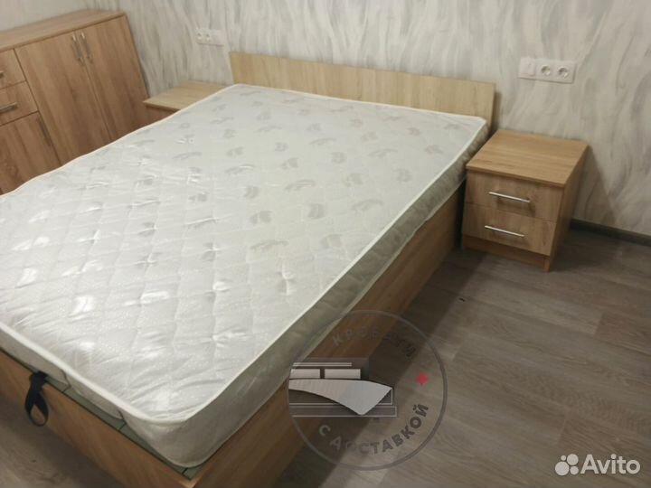 Кровать с матрасом